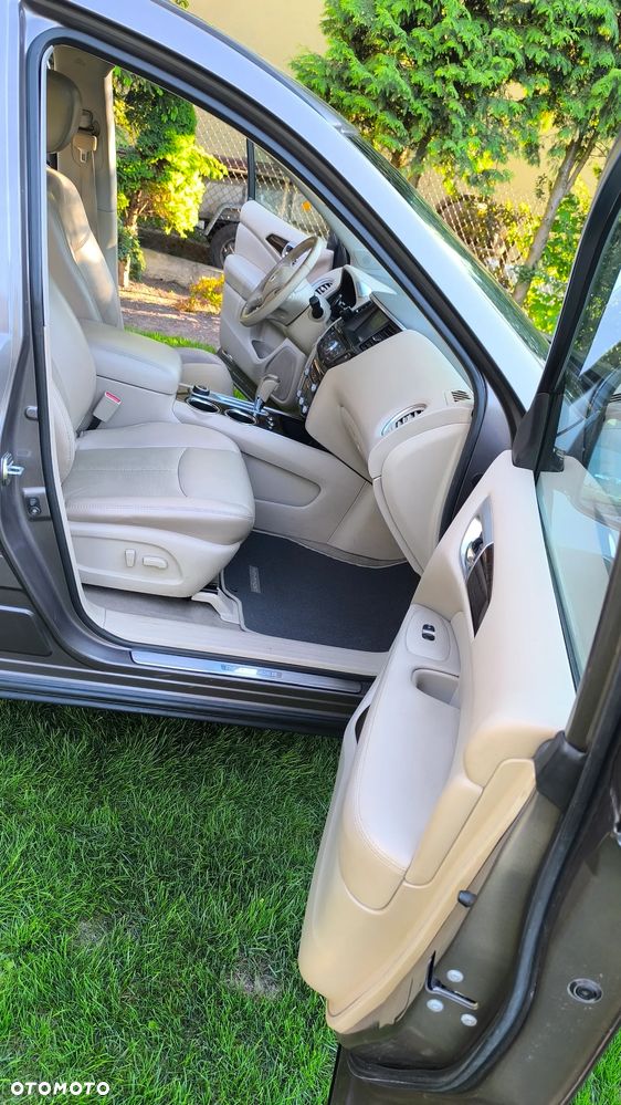 Nissan Pathfinder - 37