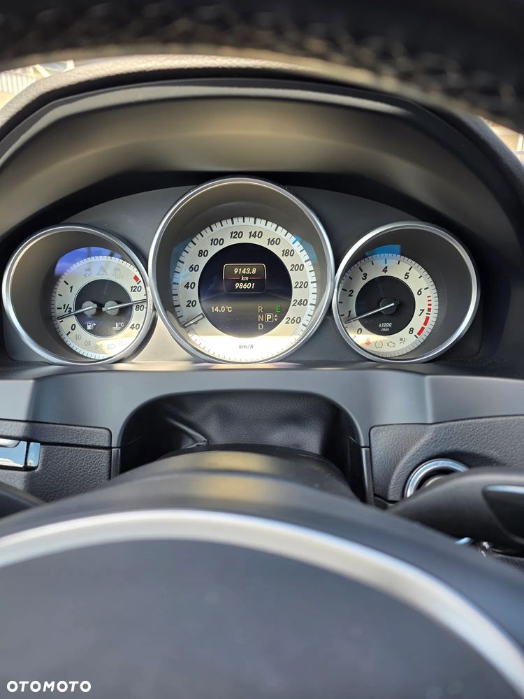 Mercedes-Benz Klasa E 250 7G-TRONIC - 23