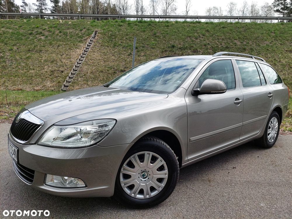 Skoda Octavia 1.6 Combi Style - 12