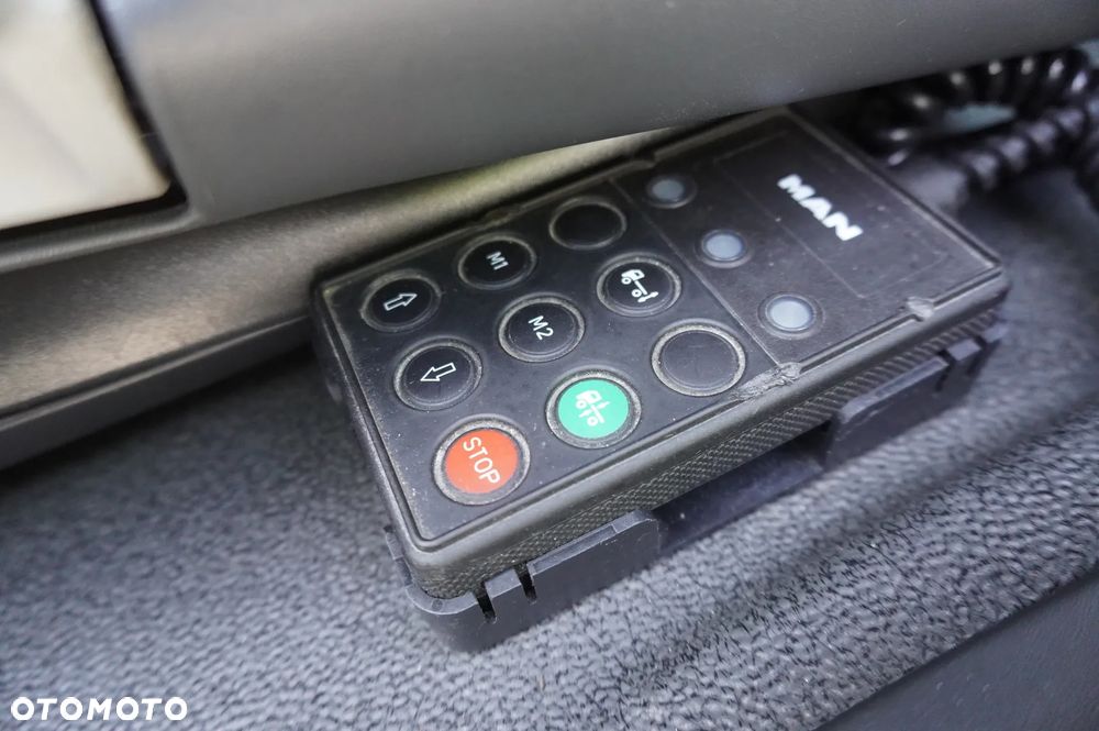 MAN TGS 26.360 burtowy / Dźwig Fassi F175 7.7 t / 3. oś skrętna - 27