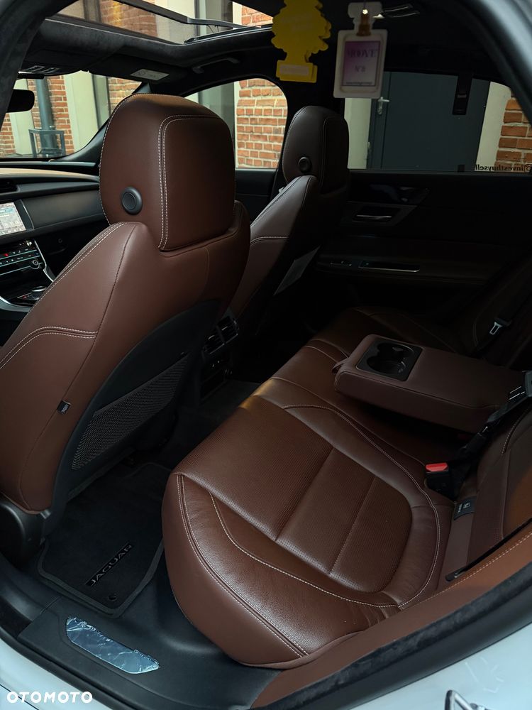 Jaguar XF 2.0 P250 R-Dynamic S - 12