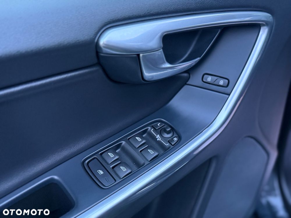 Volvo XC 60 D4 Drive-E Momentum - 26