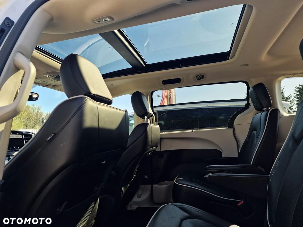 Chrysler Pacifica - 12