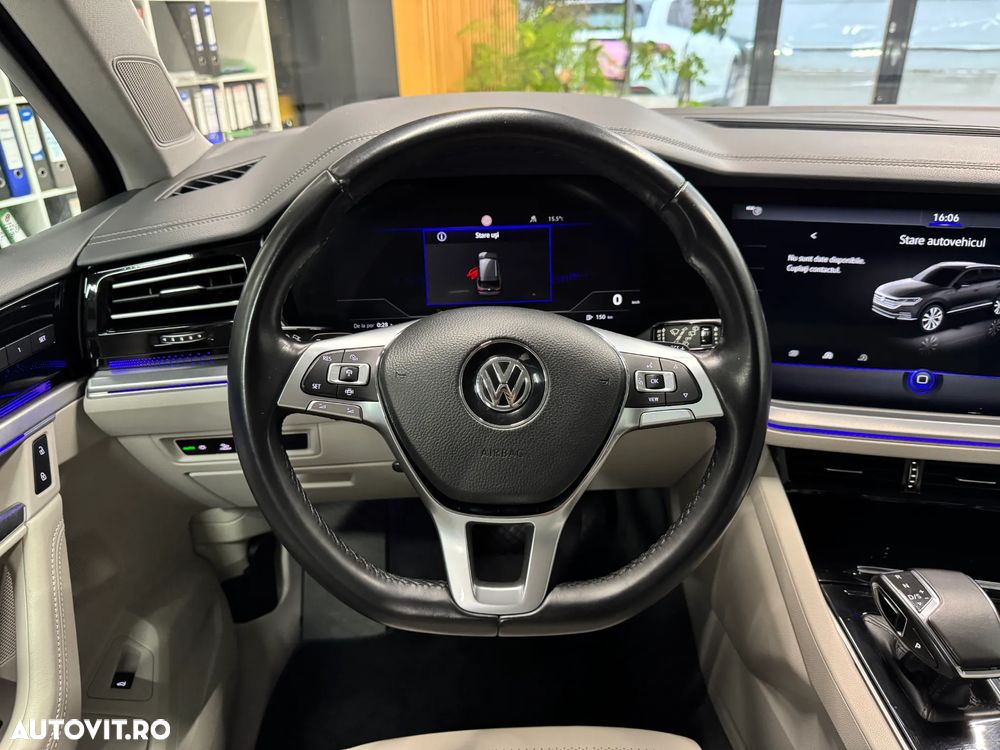 Volkswagen Touareg - 21