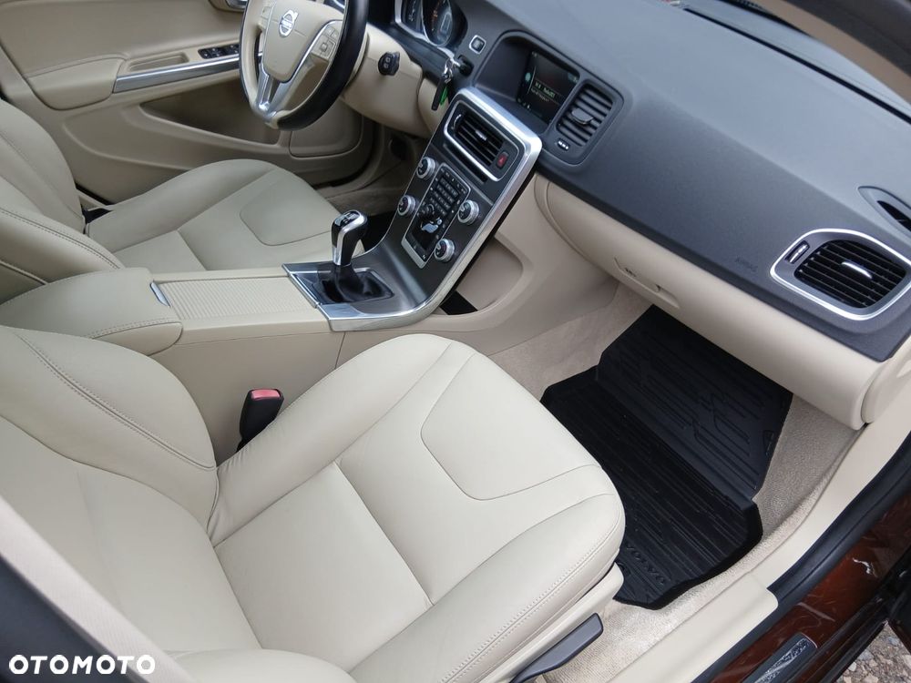 Volvo V60 Cross Country D3 Summum - 28