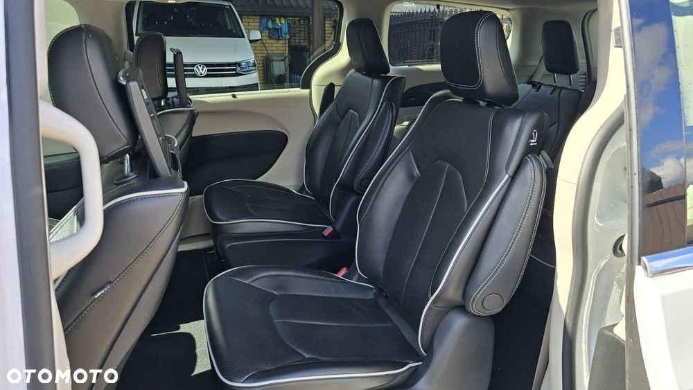 Chrysler Pacifica - 2