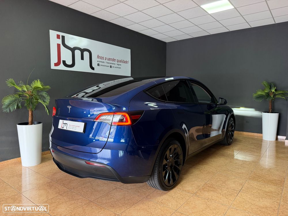 Tesla Model Y Long Range Dual Motor AWD — fotografia 12