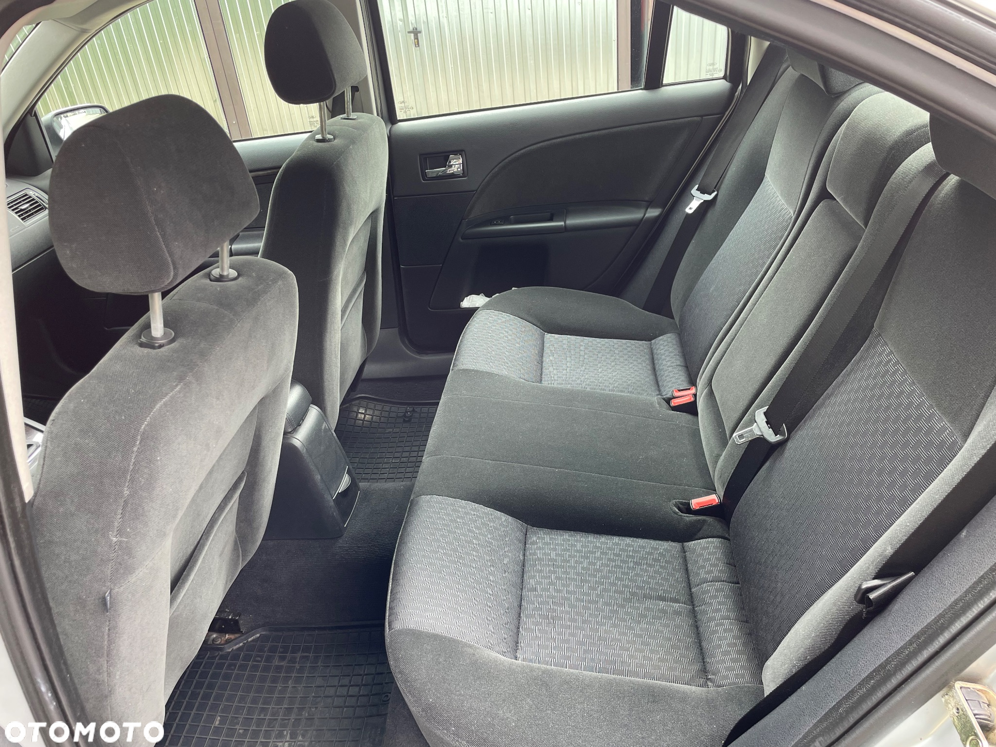 Ford Mondeo 1.8 Ghia - 16