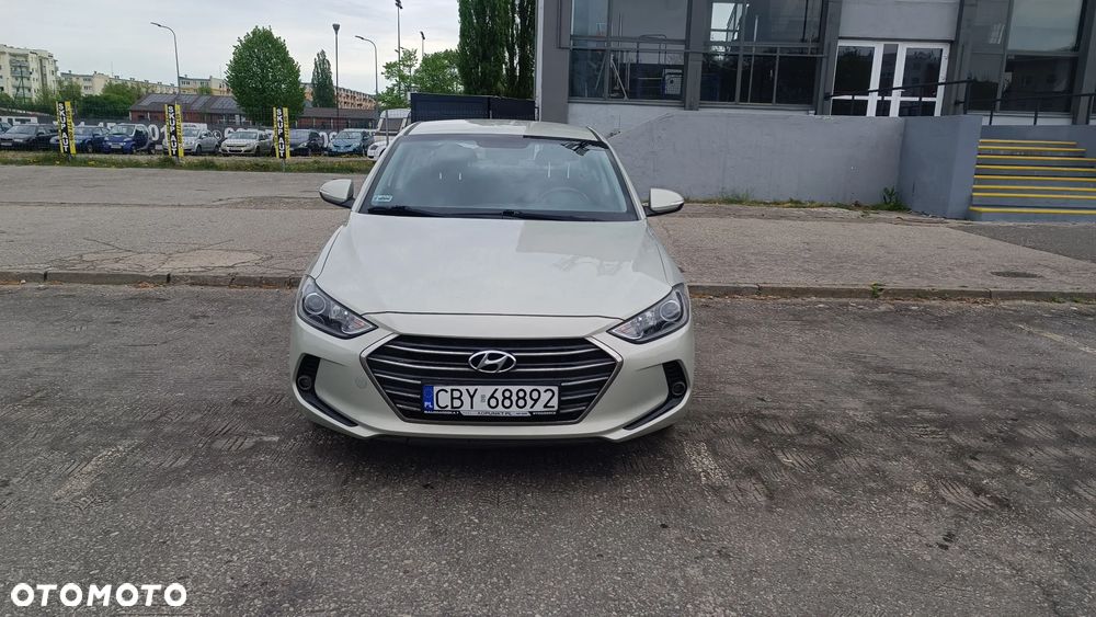 Hyundai Elantra 1.6 Comfort - 16