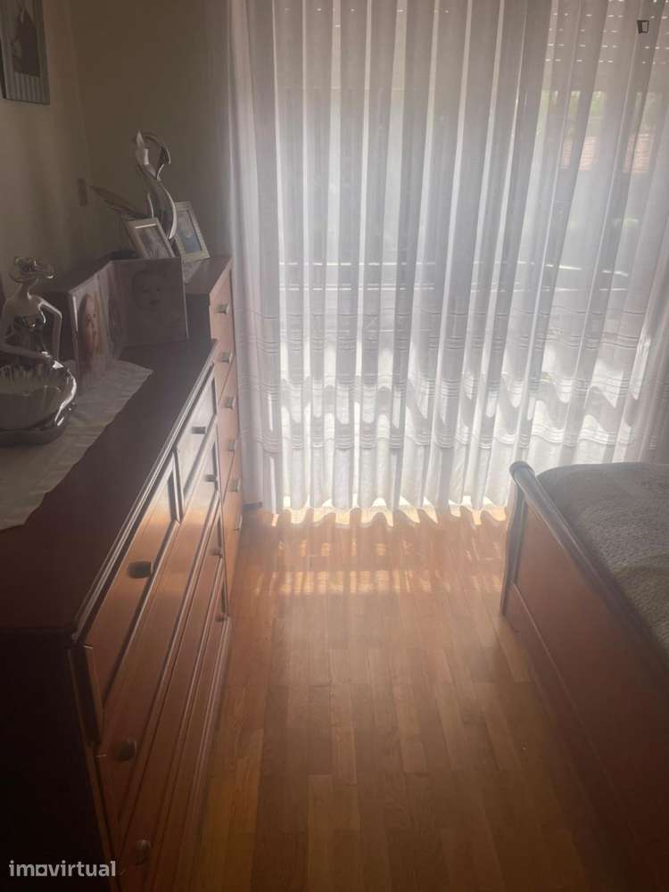 Quarto - localizado em São Mamede de Infesta Porto - Grande imagem: 3/6