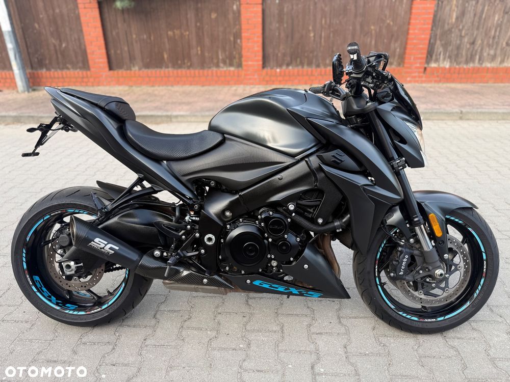 Suzuki GSX - 6