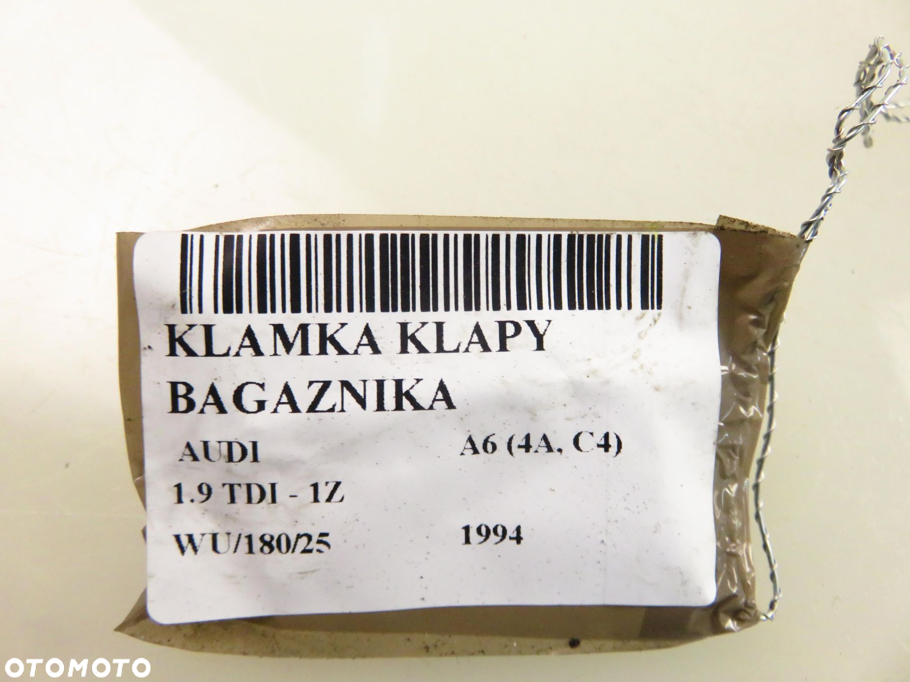KLAMKA KLAPY AUDI A6 (4A, C4) 8A9827565 - 9