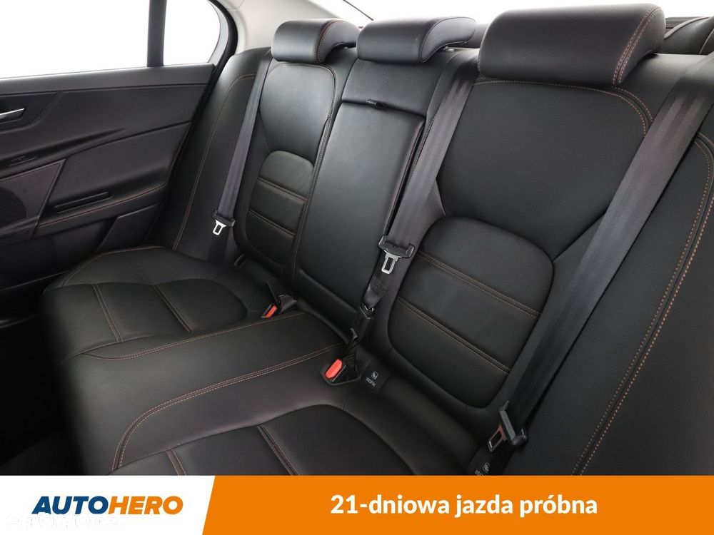 Jaguar XE 2.0 D Prestige - 15