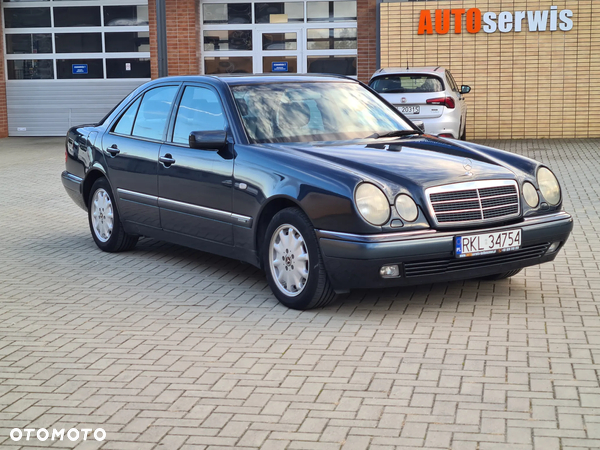 Mercedes-Benz Klasa E 320 4 Matic Elegance