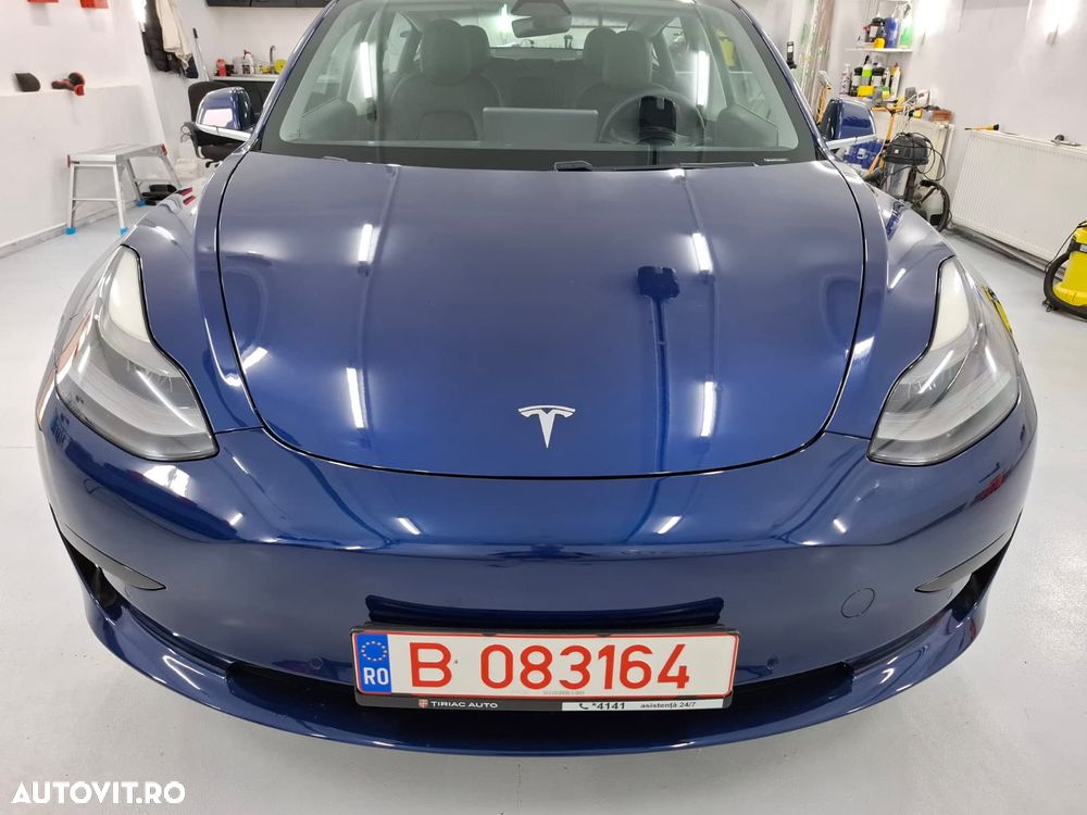 Tesla Model 3 - 1