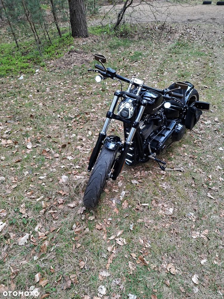 Harley-Davidson Softail Breakout - 27