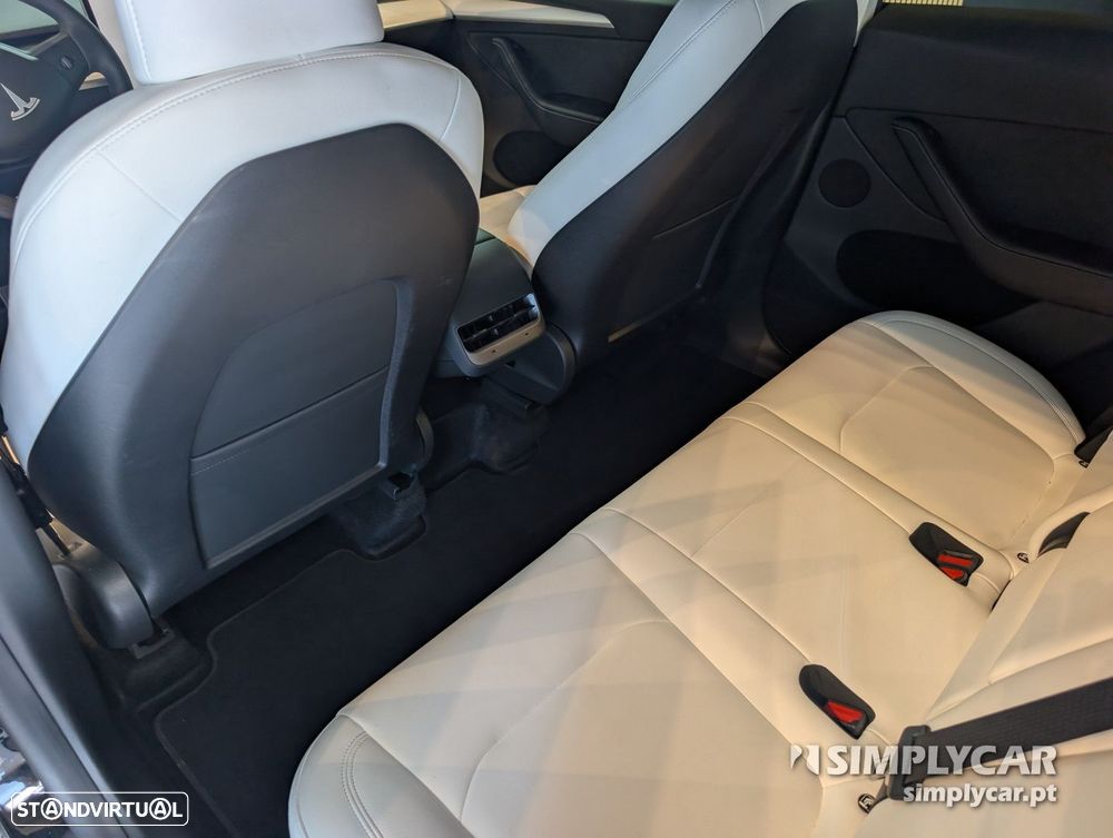 Tesla Model Y - 9