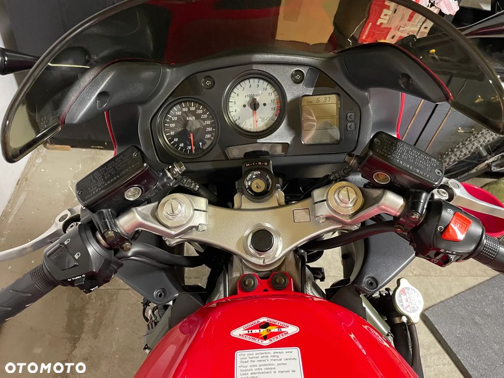 Honda VFR - 15