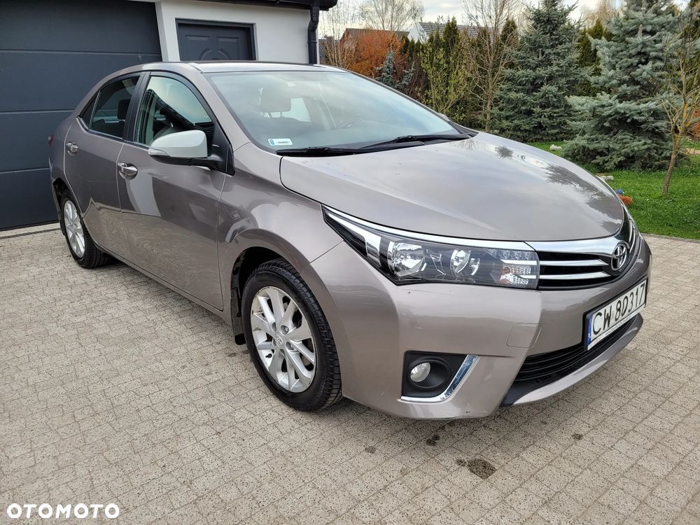Toyota Corolla 1.6 Premium + - 1