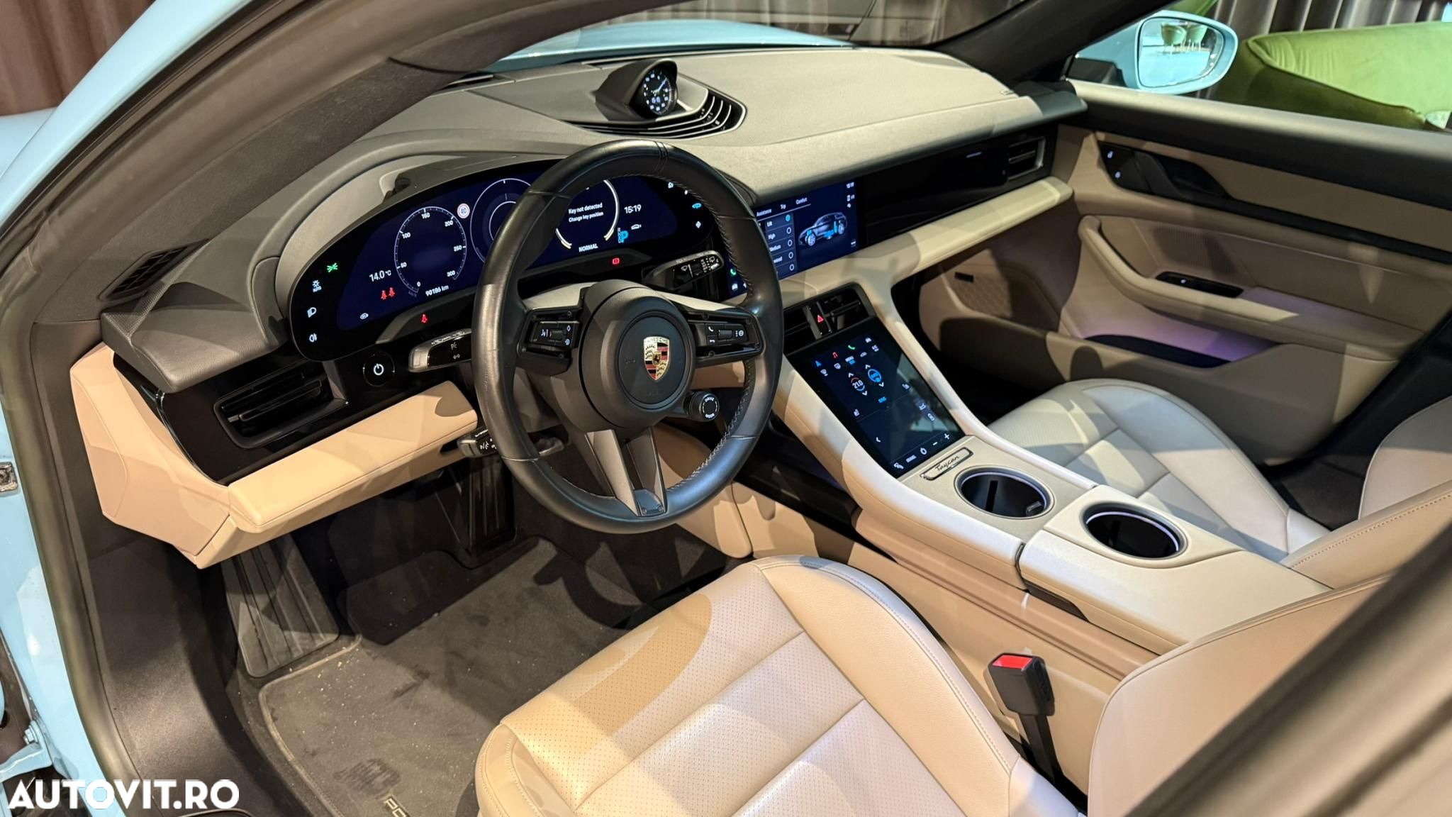 Porsche Taycan - 11