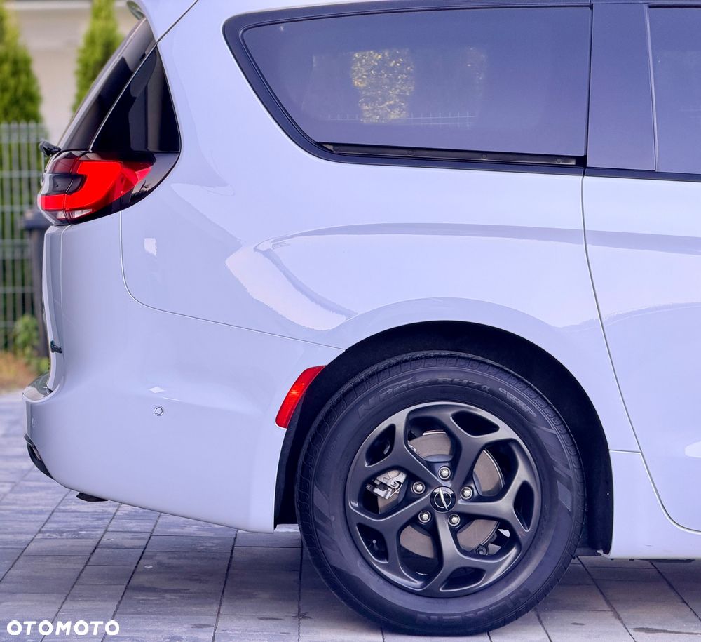 Chrysler Pacifica - 12
