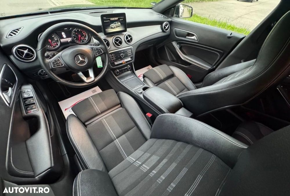 Mercedes-Benz CLA 180 7G-DCT Urban - 12