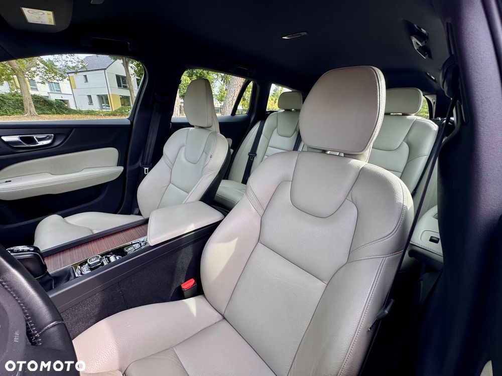 Volvo V60 D3 Momentum Pro - 38