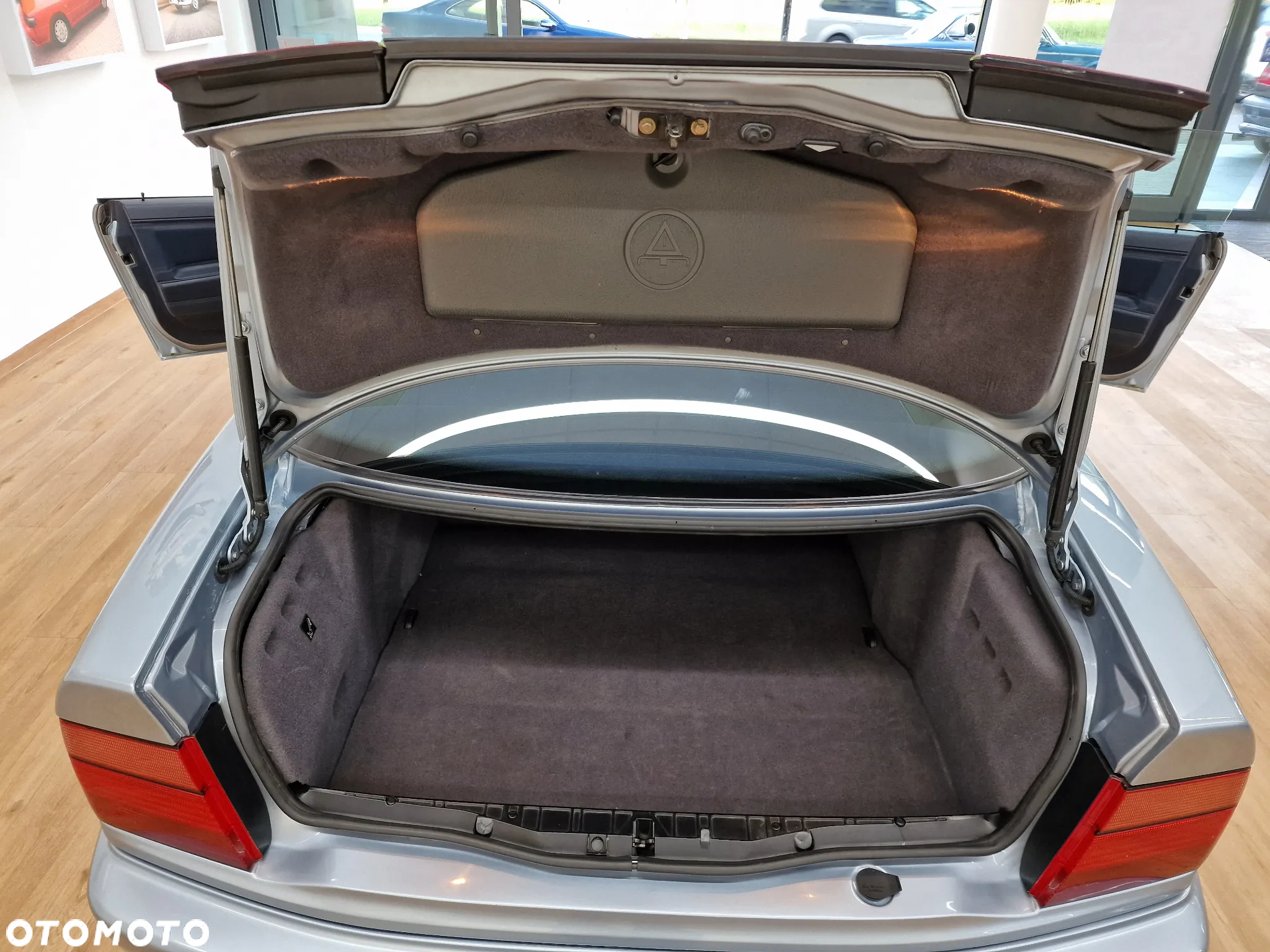 BMW Seria 8 - 32