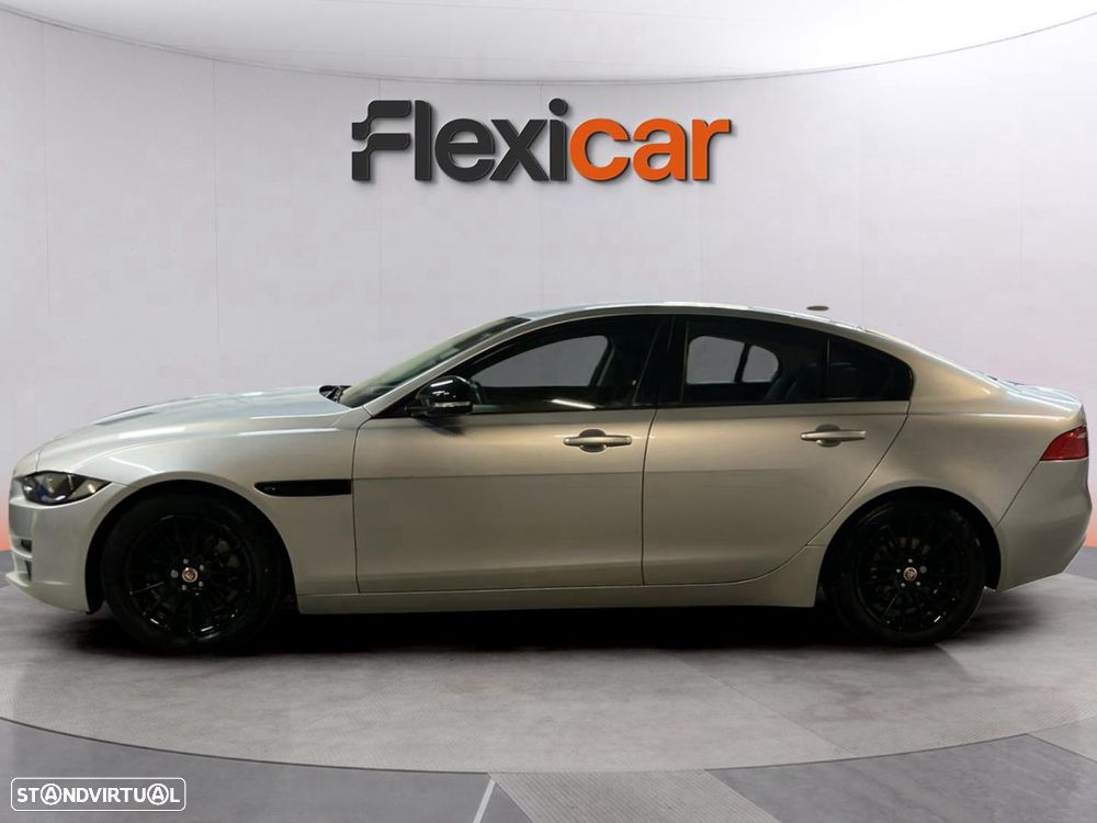 Jaguar XE - 4
