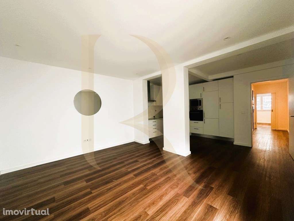 Apartamento T2 remodelado com terraço no centro de Almada - Grande imagem: 4/20