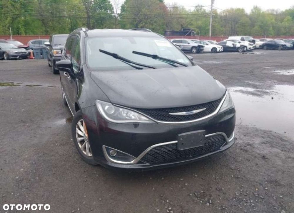 Chrysler Pacifica - 4