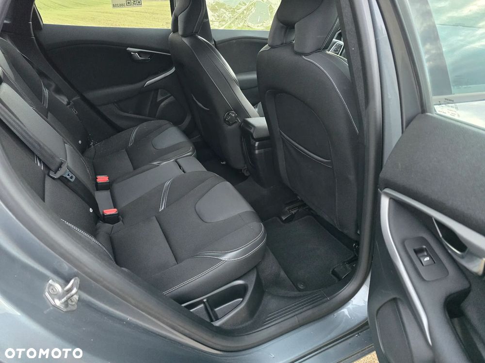 Volvo V40 D2 Drive-E Momentum - 13