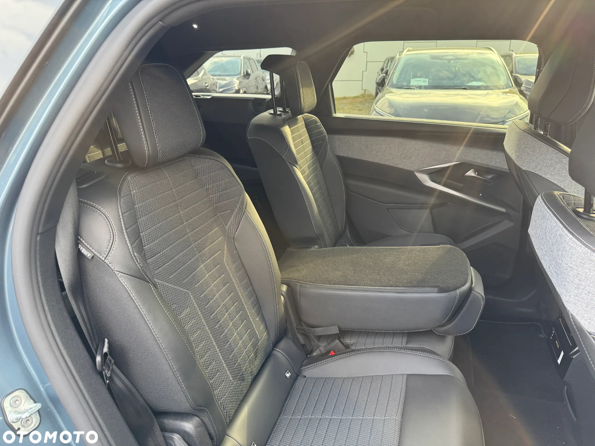 Peugeot 5008 1.2 PureTech mHEV Allure S&S e-DCS6 - 16