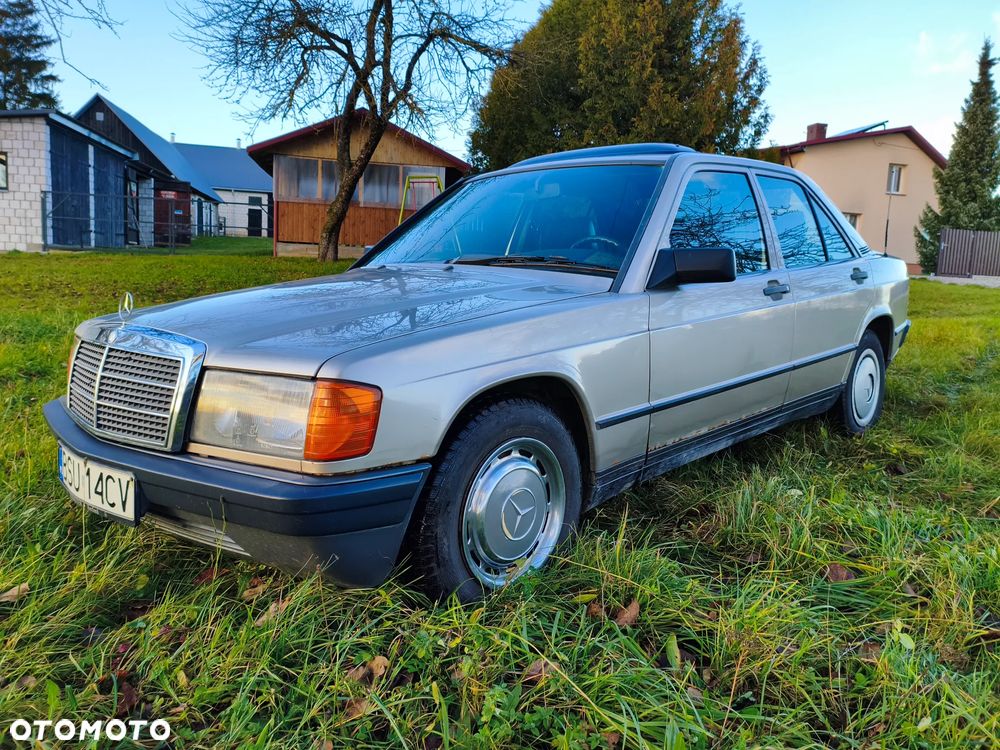 Mercedes-Benz W201 (190) - 4