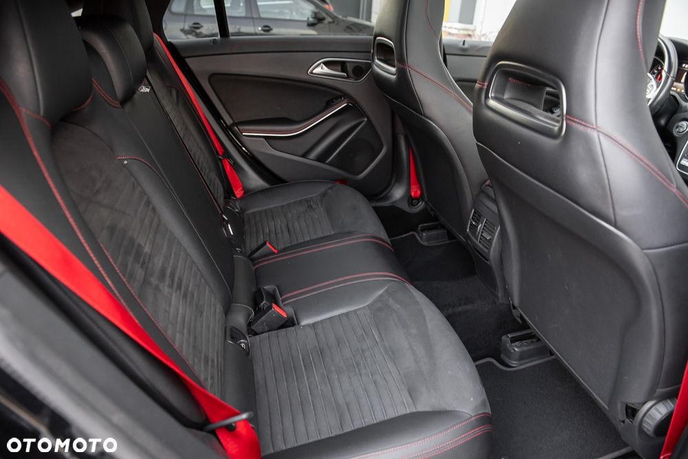 Mercedes-Benz CLA AMG 45 4Matic 7G-DCT - 30