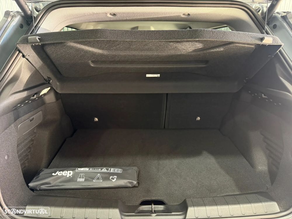 Jeep Avenger 1.2 e-Hybrid Summit DCT — fotografia 34