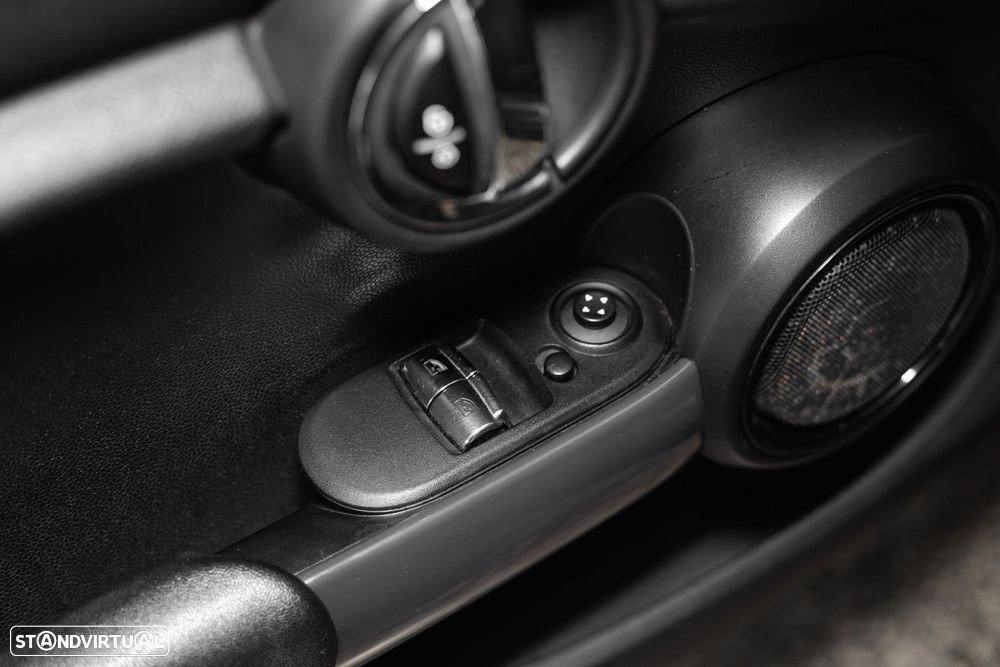 MINI 3 Portas Cooper D - 33