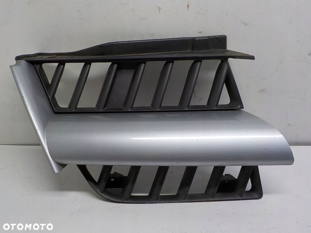MITSUBISHI OUTLANDER I GRILL ATRAPA CHŁODNICY KRATKA PRAWA - 1