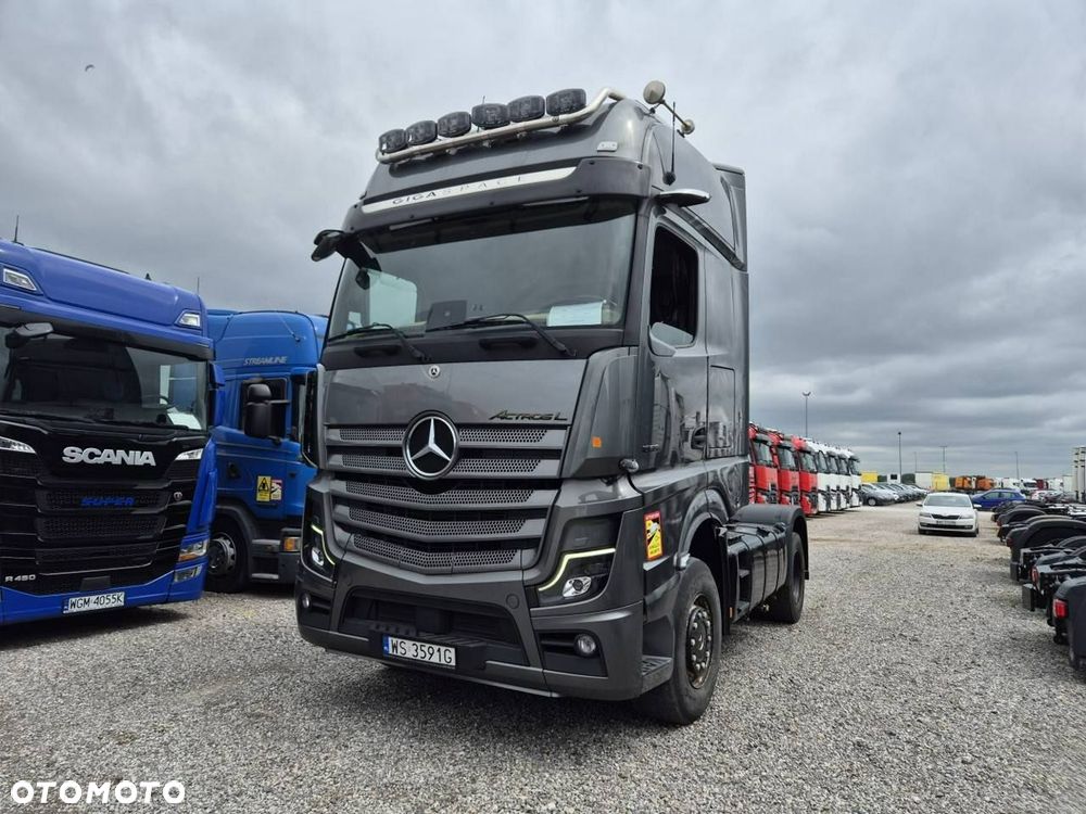 Mercedes-Benz Actros - 3