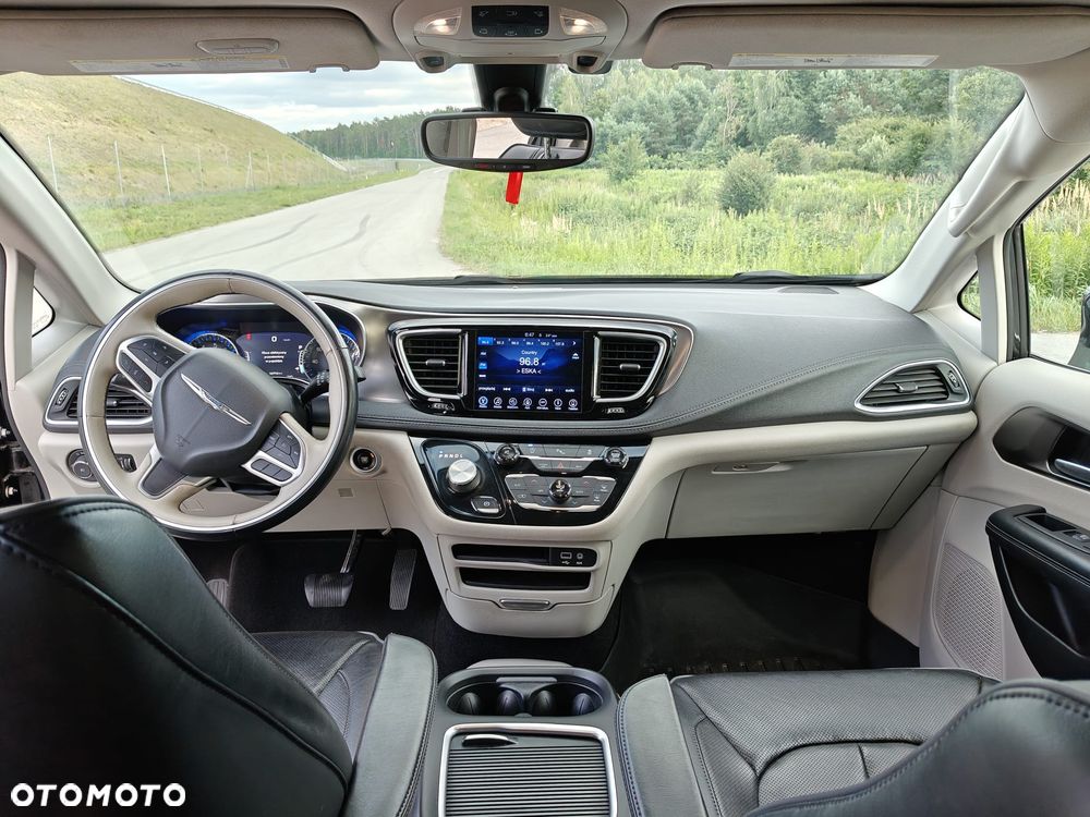 Chrysler Pacifica - 5