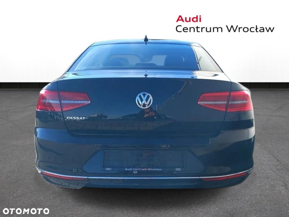 Volkswagen Passat - 4