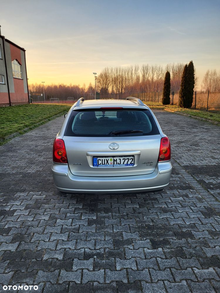 Toyota Avensis 2.2 D-4D Prestige - 4