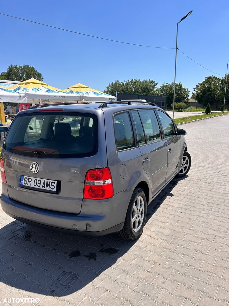 Volkswagen Touran 2.0 TDI Highline - 4
