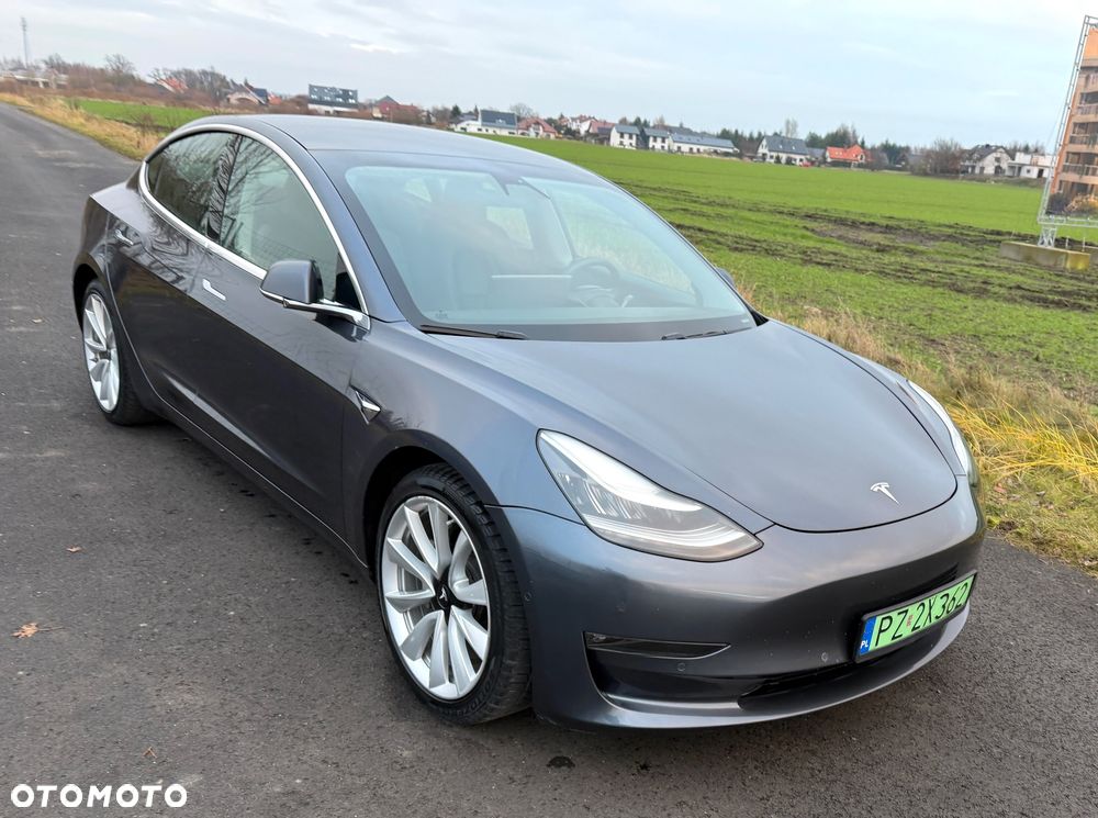 Tesla Model 3 - 1