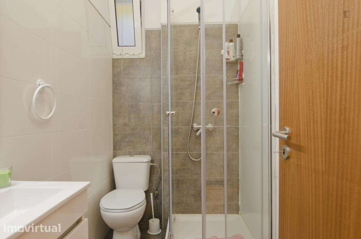 Quarto - localizado em Entrecampos Lisbon - Grande imagem: 2/18