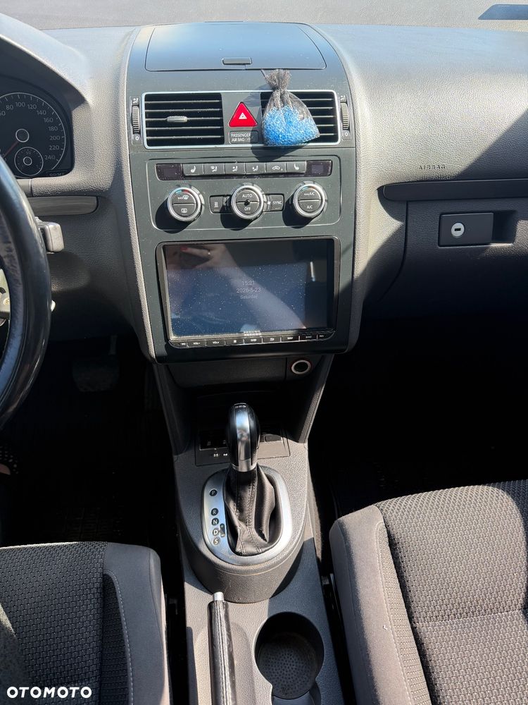 Volkswagen Touran 1.6 TDI DPF BlueMotion Technology DSG Comfortline - 10
