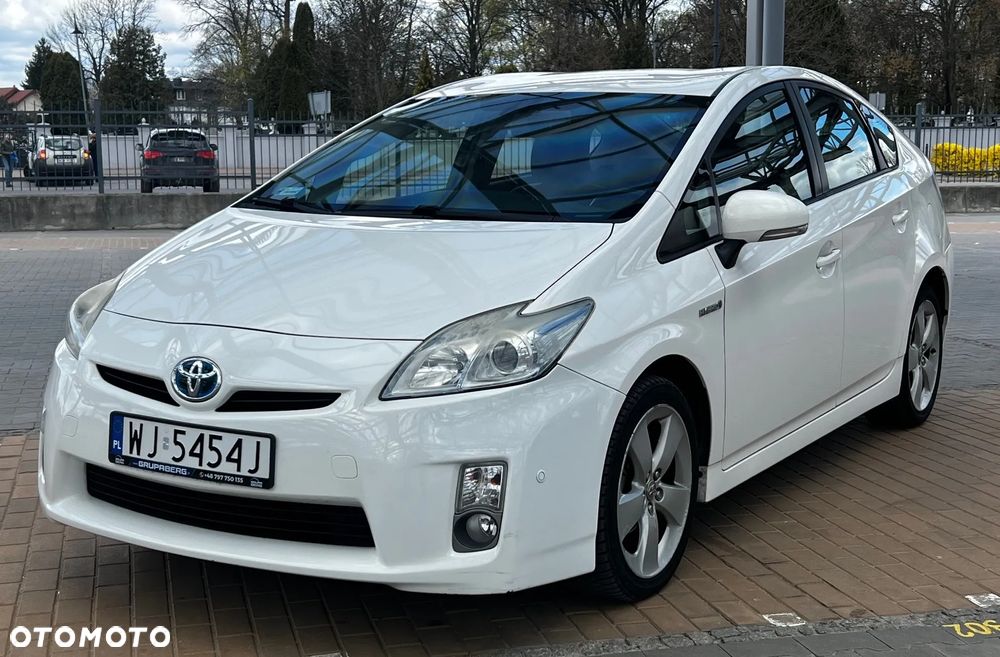 Toyota Prius (Hybrid) Executive - 1