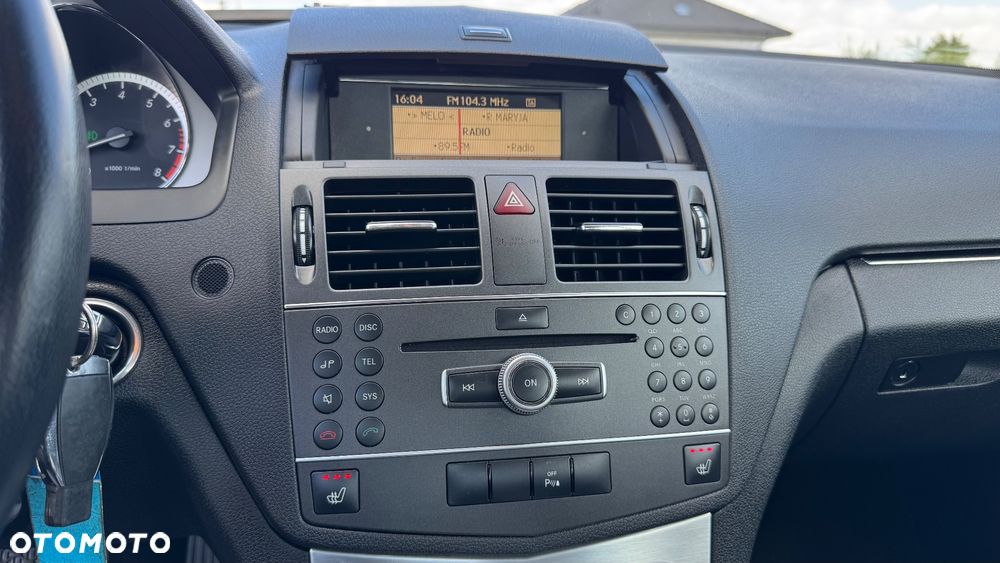 Mercedes-Benz Klasa C 180 CGI Automatik BlueEFFICIENCY Avantgarde - 19