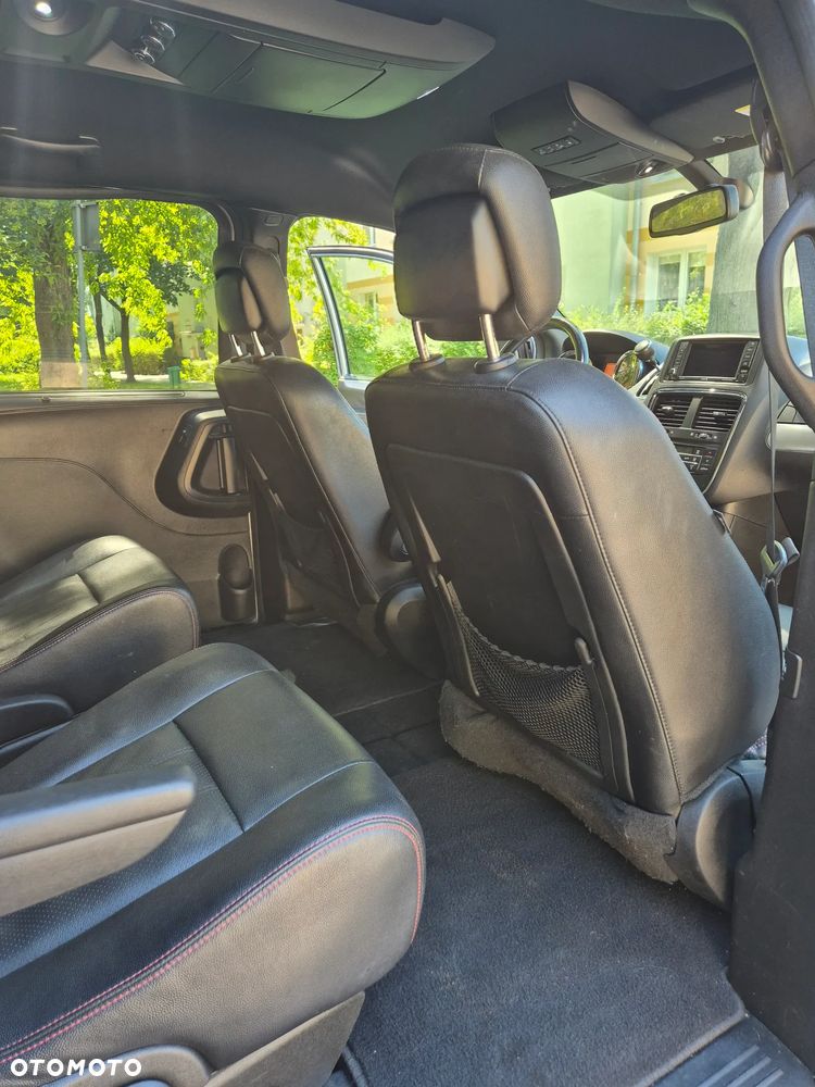 Dodge Grand Caravan - 16
