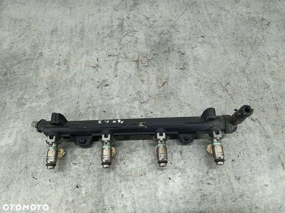 LISTWA WTRYSKOWA BENZYNA VW GOLF V 036133319BG 1.4 16V - 1